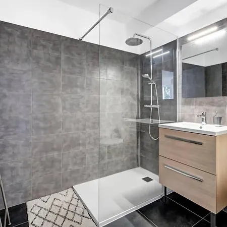 Le 35 - Charme, Parking & Proche Apartment